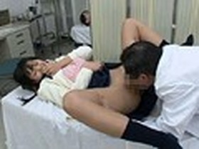 中○生保健室盗撮　サンプル画像03